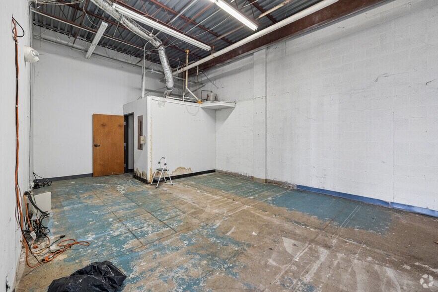 More Photos Of 1309-1323 W Pipeline Rd, Hurst General Retail For Sale