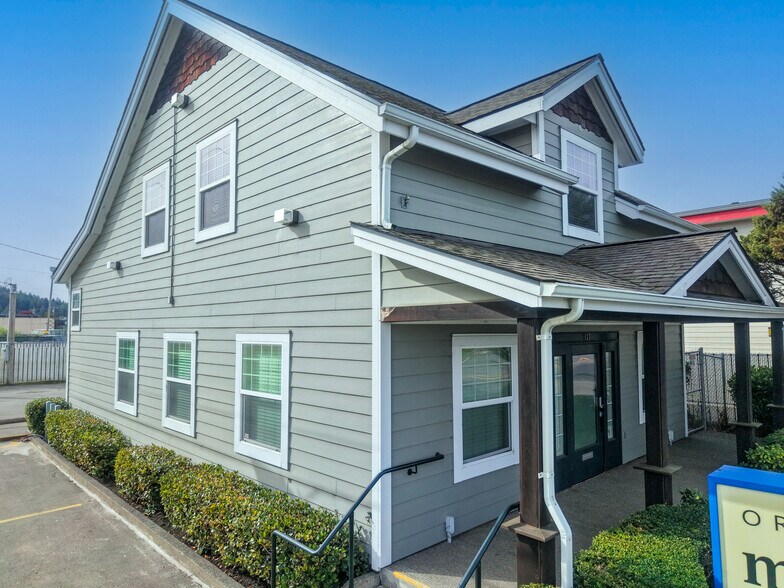 More Photos Of 137 Hall Ave, Coos Bay Office For Sale