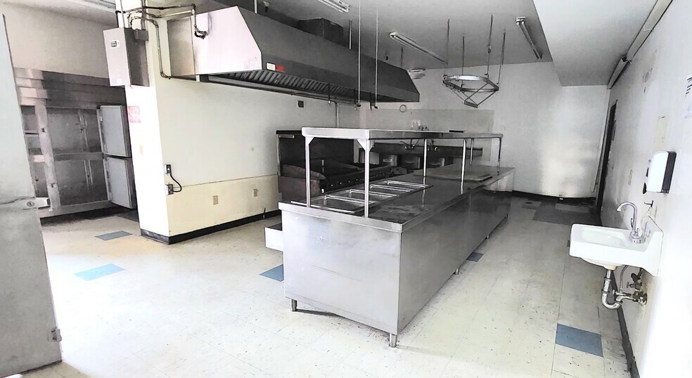 More Photos Of 1500 Avenue G, Ely Specialty For Sale