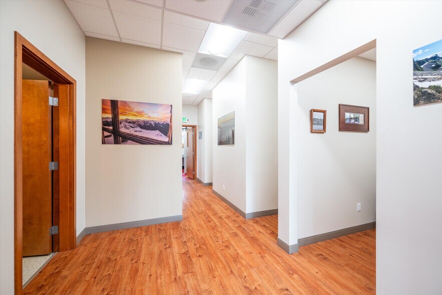 More Photos Of 905 Squalicum Way, Bellingham Flex For Sale