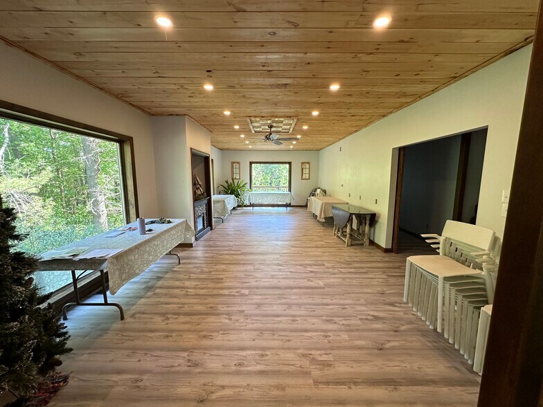 More Photos Of 22 Interstate Dr, Somersworth Office For Lease