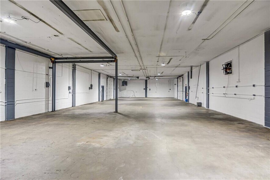 More Photos Of 1020 E Eldorado St, Decatur Service For Sale