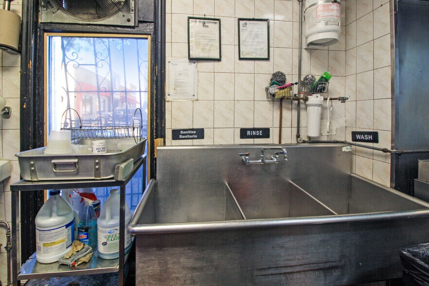 More Photos Of 146 Knickerbocker Ave, Brooklyn Storefront Retail Residential For Lease