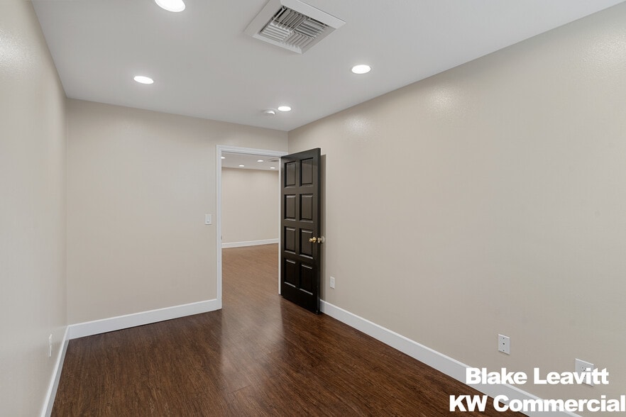 More Photos Of 510 S 9th St, Las Vegas Office For Sale