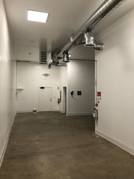 More Photos Of 20849-20857 Sherman Way, Winnetka Storefront For Lease