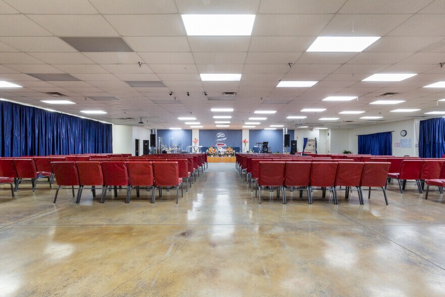 More Photos Of 505 S Main St, Santa Ana Storefront For Sale