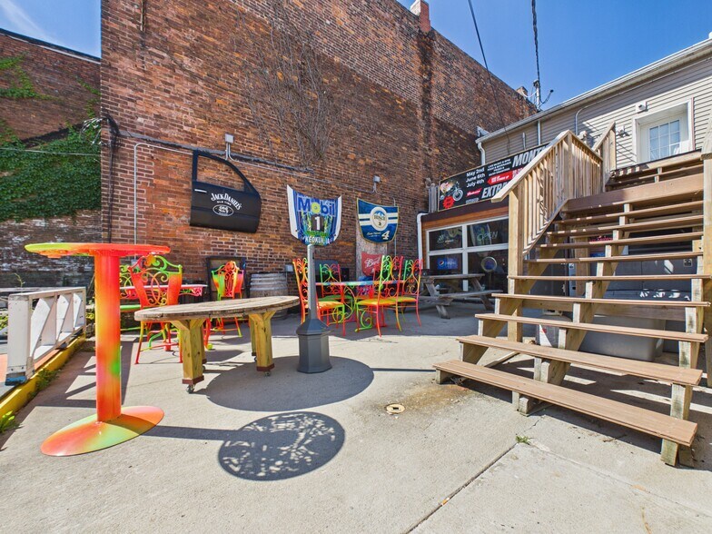 More Photos Of 707 Main St, Keokuk General Retail For Sale