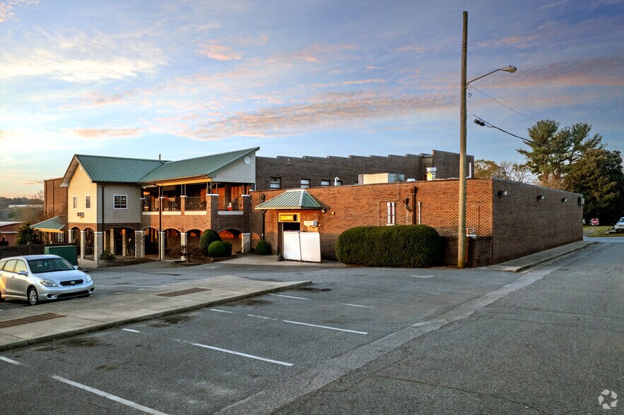 More Photos Of 601 S Green St, Morganton Unknown For Lease