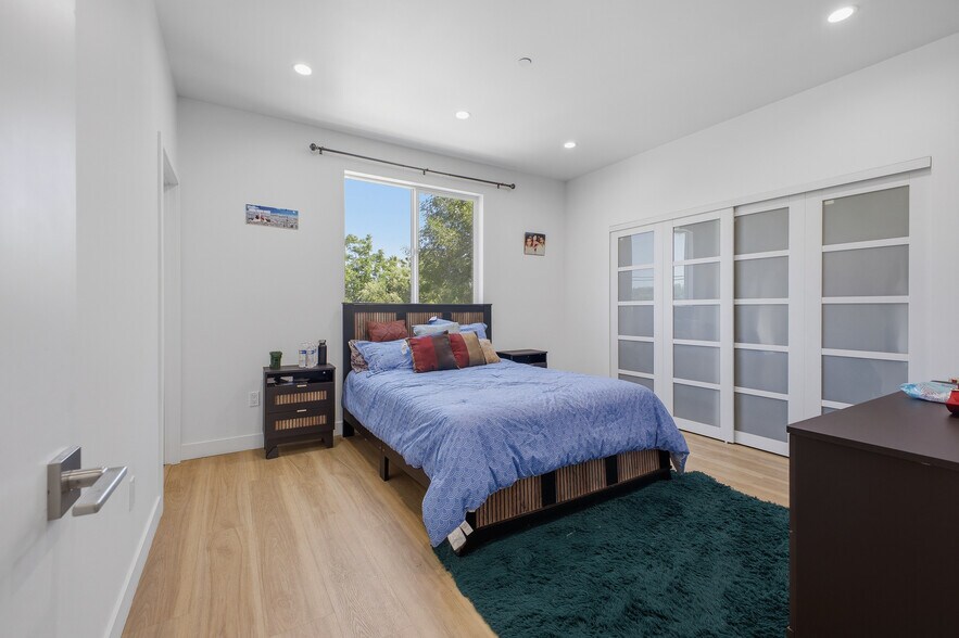 More Photos Of 18853 Saticoy St, Reseda Apartments For Sale