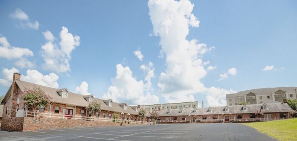 Primary Photo Of 4620 W Commercial Dr, North Little Rock Unknown For Lease