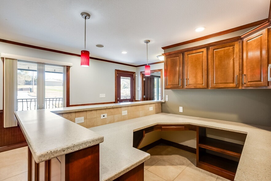 More Photos Of 121 S Water St, Derby Office For Sale