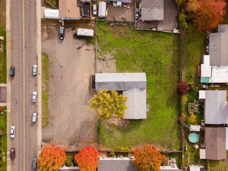 More Photos Of 132 NE Rifle Range St, Roseburg Apartments For Sale