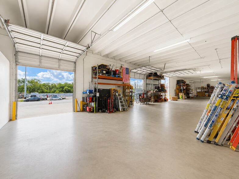 More Photos Of 3814 Woodbury Dr, Austin Warehouse For Lease