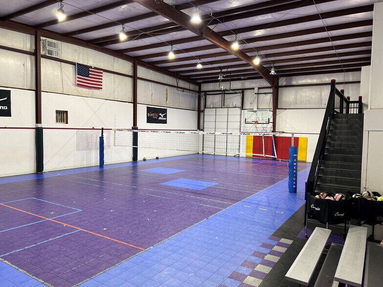 More Photos Of 5110 NW Waukomis Dr, Northmoor Warehouse For Lease