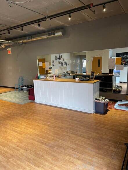 More Photos Of 141 1st St W, Waconia Office For Lease