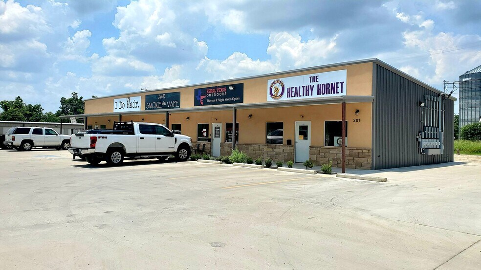 More Photos Of 301 S Franklin St, Holland Storefront For Sale