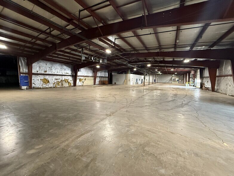 More Photos Of 1000 N Morton St, Portland Distribution For Sale