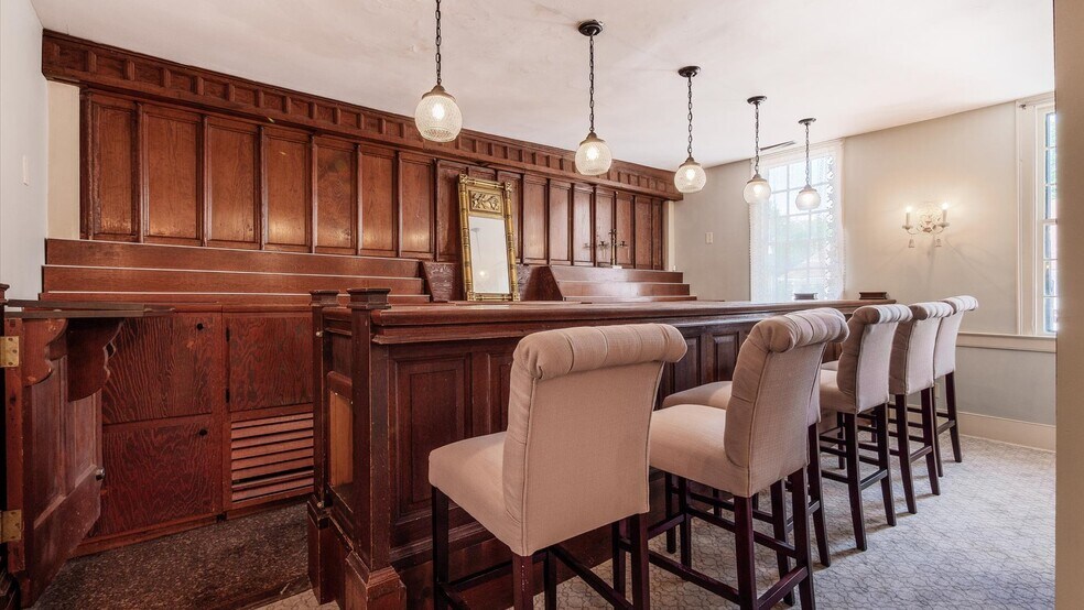 More Photos Of 313 Broadway E, Granville Hotel For Lease