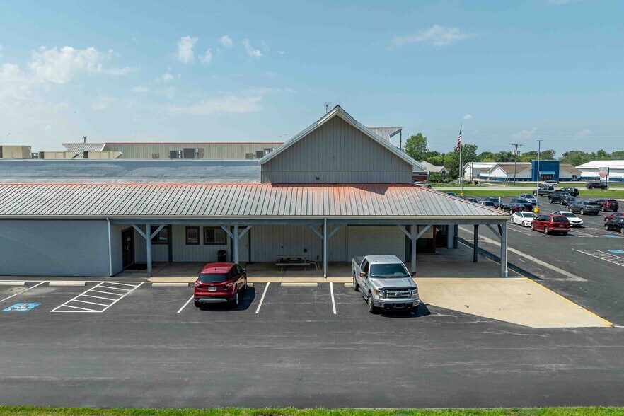 More Photos Of 205 SE Catawba Rd, Port Clinton Freestanding For Lease