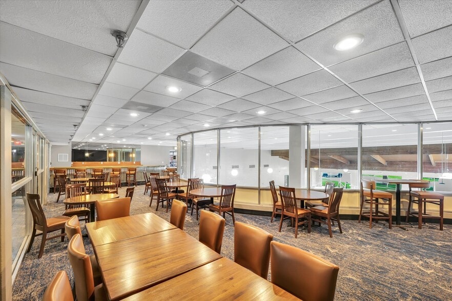 More Photos Of 1907 N Cunningham Ave, Urbana Hotel For Sale