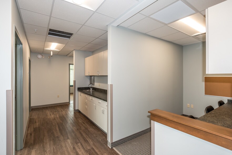 More Photos Of 10 Birdseye Rd, Farmington Medical For Lease