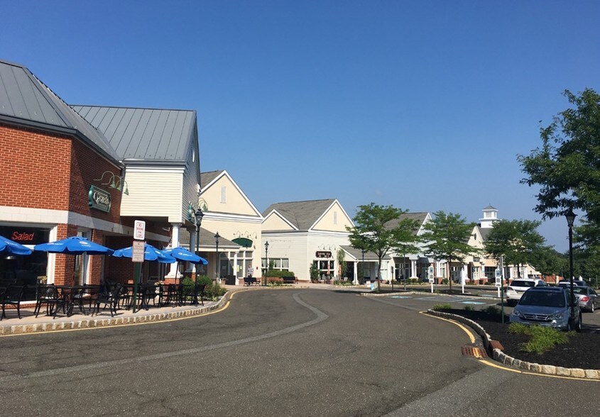 More Photos Of 578 Allen Rd, Basking Ridge Bank For Lease