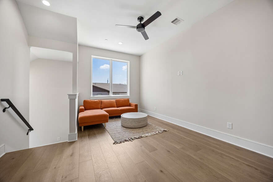 More Photos Of 5821 Winsome Ln, Houston Apartments For Sale