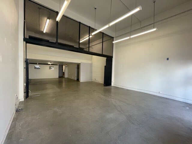 More Photos Of 1249-1253 S Beretania St, Honolulu Storefront Retail Office For Lease