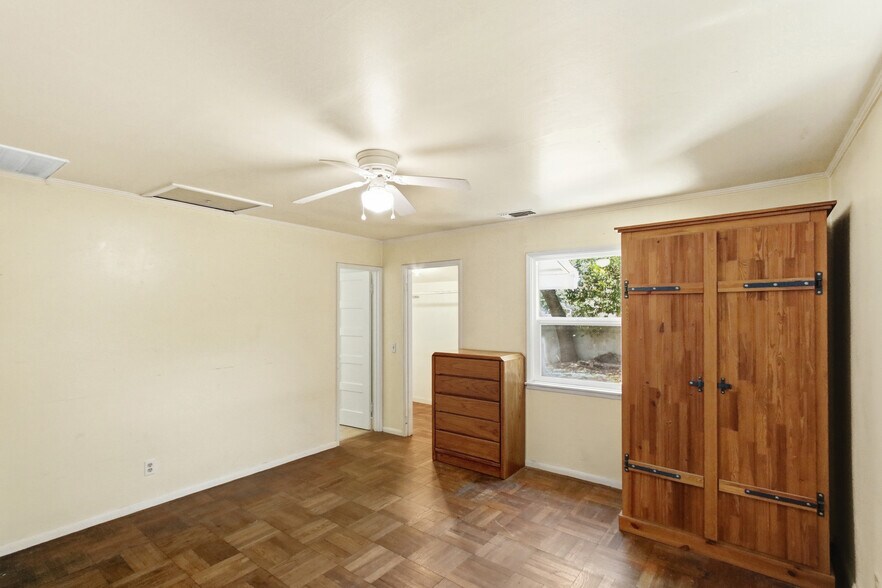 More Photos Of 4833 College Oak Dr, Sacramento Multifamily For Sale