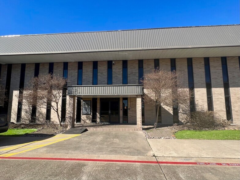 Primary Photo Of 8909 Jackrabbit Rd, Houston Office For Lease