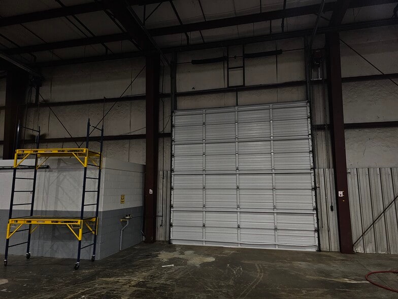 More Photos Of 101 Industrial Dr, Bristol Distribution For Lease
