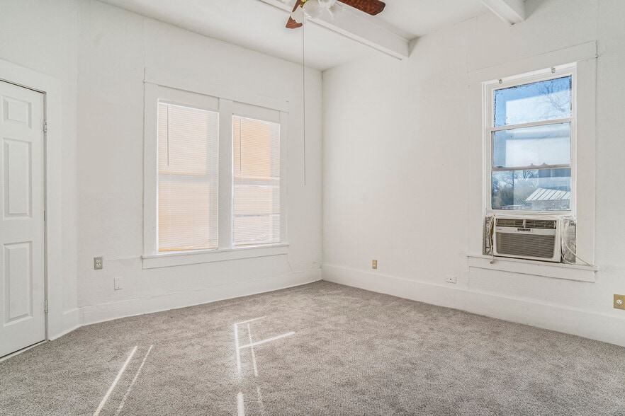 More Photos Of 1110 W Ashby Pl, San Antonio Apartments For Sale