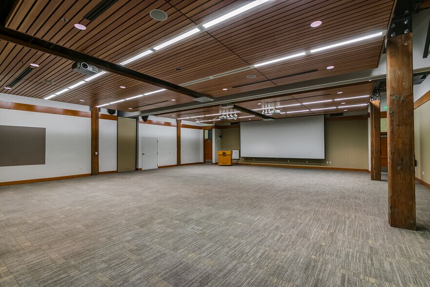 More Photos Of 70 NW Couch St, Portland Office For Sale