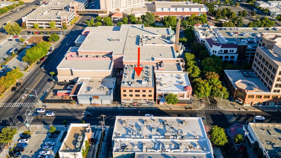 More Photos Of 915-917 J St, Modesto General Retail For Sale