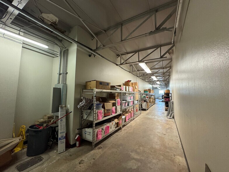 More Photos Of 1807 E Levee St, Dallas Showroom For Sale