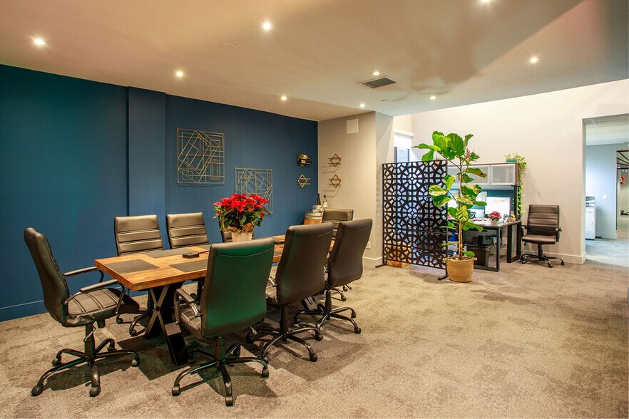 More Photos Of 1455 Ellis St, Kelowna Office Residential For Lease