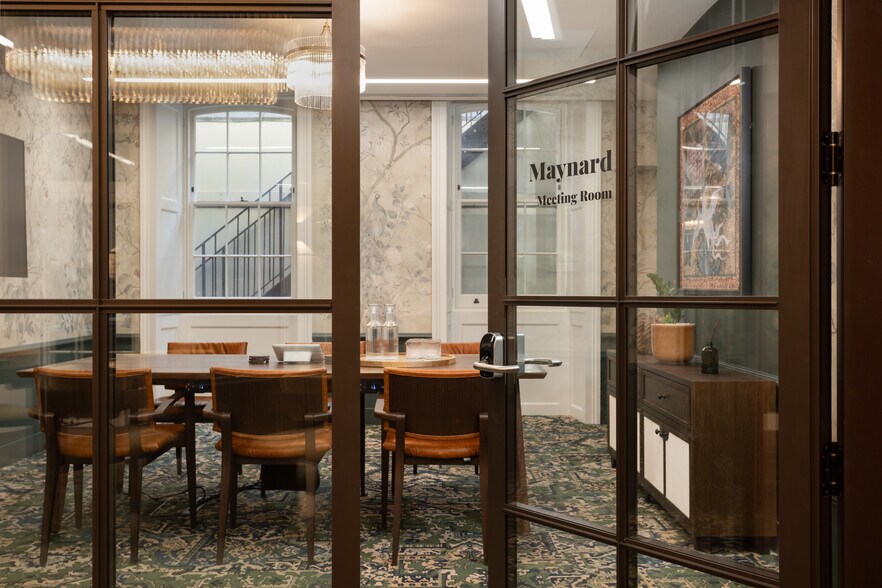 More Photos Of 75 Grosvenor St, London Coworking Space