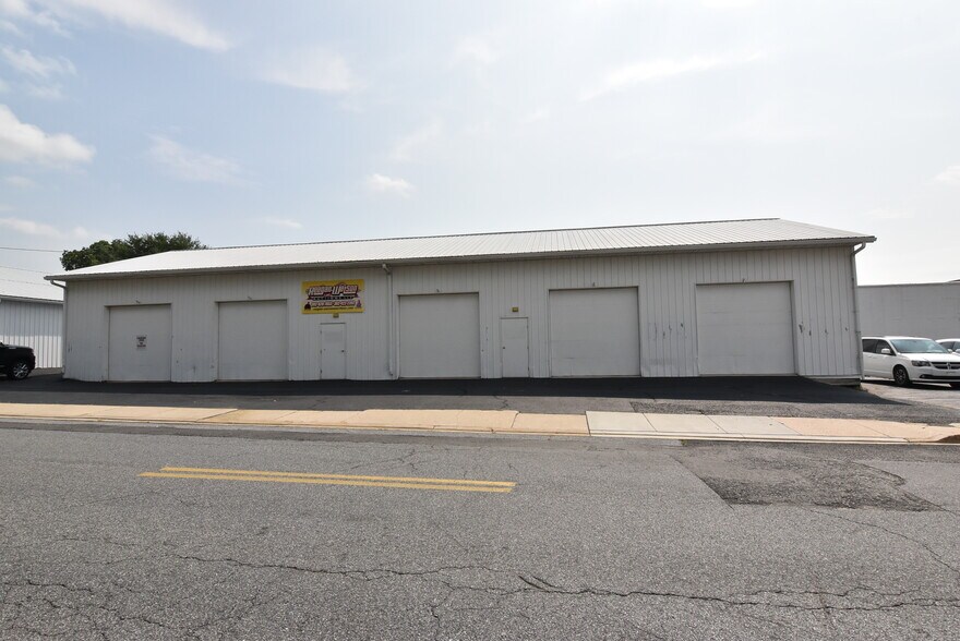 Primary Photo Of 113 N Washington St, Milford Warehouse For Lease