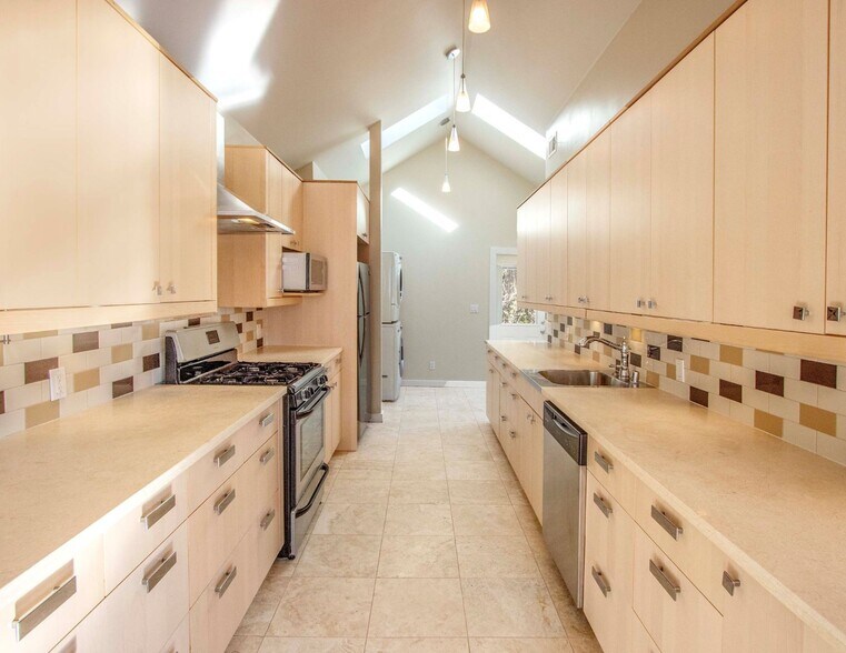 More Photos Of 24 Bosworth St, San Francisco Multifamily For Sale