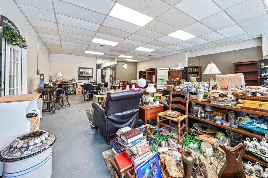 More Photos Of 111 N 3rd St, Ozark General Retail For Sale