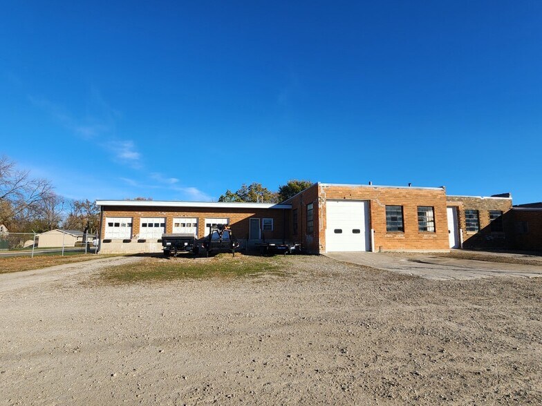 More Photos Of 708-712 S Jefferson Ave, Mason City Flex For Sale