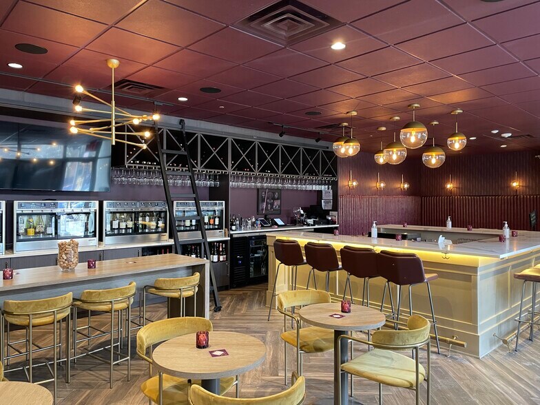 More Photos Of 35 Division Ave S, Grand Rapids Storefront For Lease