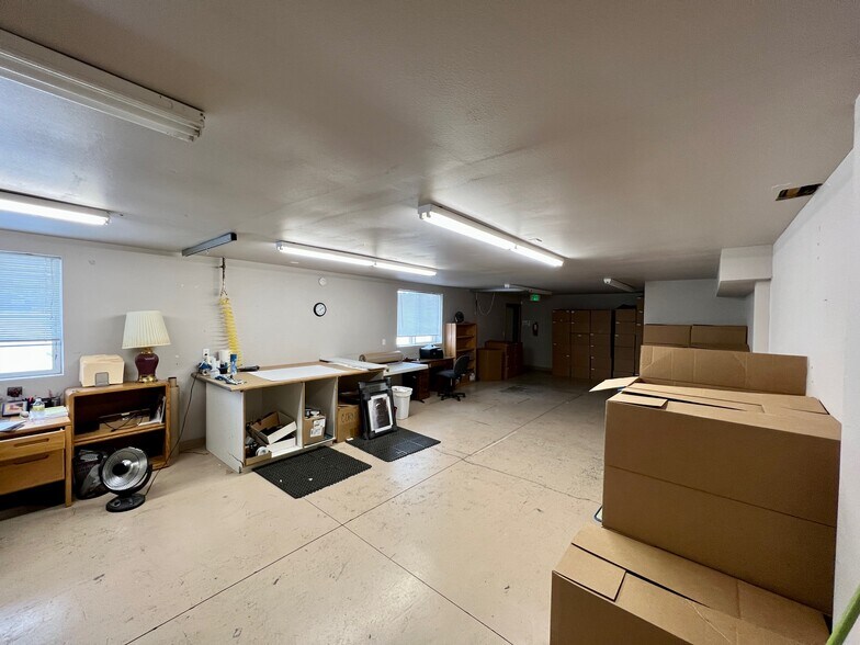 More Photos Of 40212 N Newport Hwy, Elk Warehouse For Sale