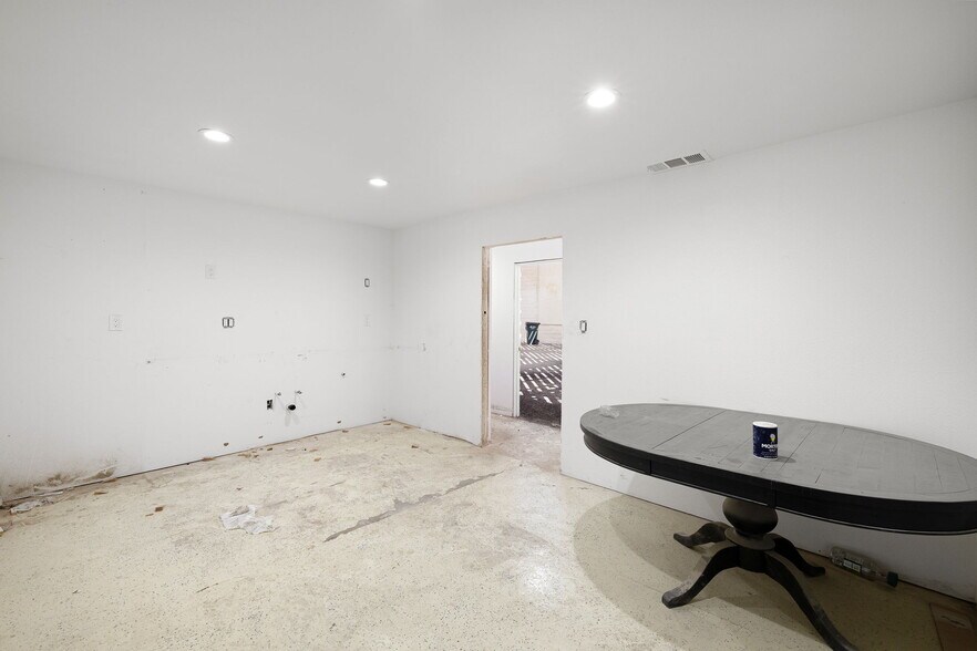 More Photos Of 205 N Park Ave, Pomona Warehouse For Lease