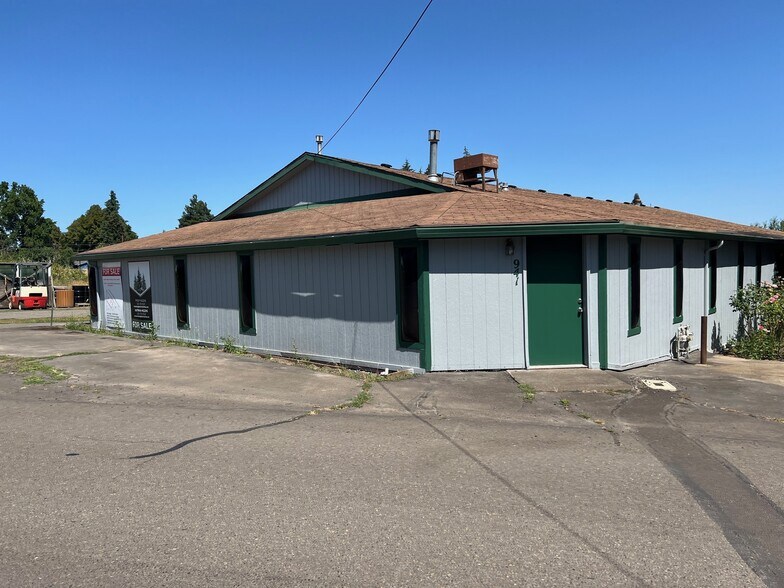 More Photos Of 941 SW Alder St, Dundee Warehouse For Sale