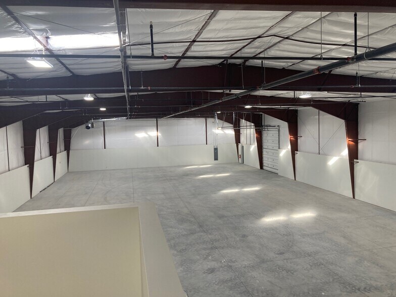 More Photos Of 1680 N Park Centre Pl, Nampa Industrial For Lease