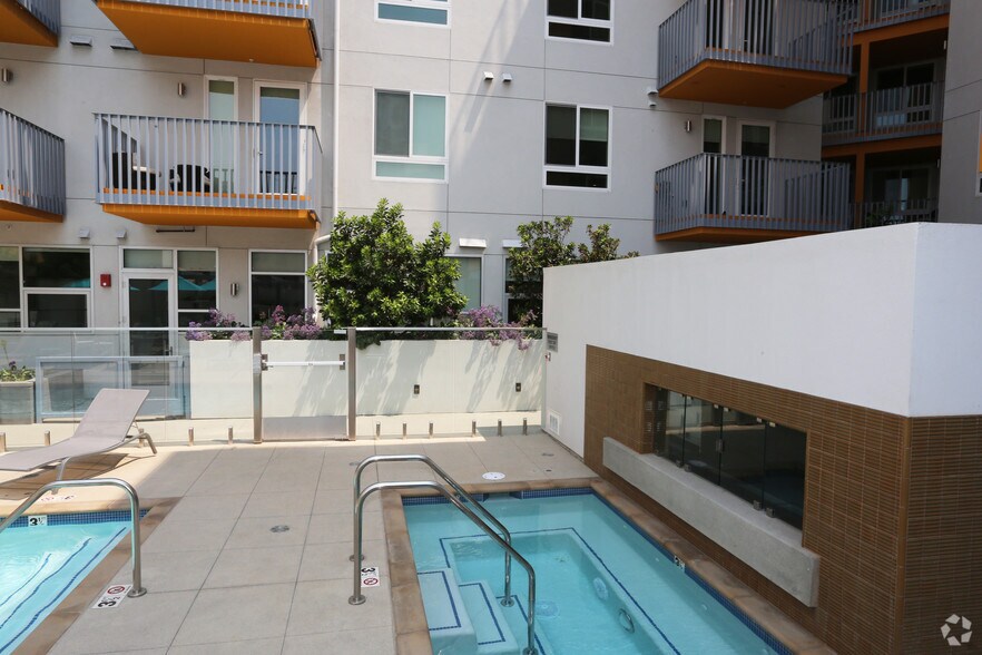 More Photos Of 424 W Pico Blvd, Los Angeles Apartments For Lease