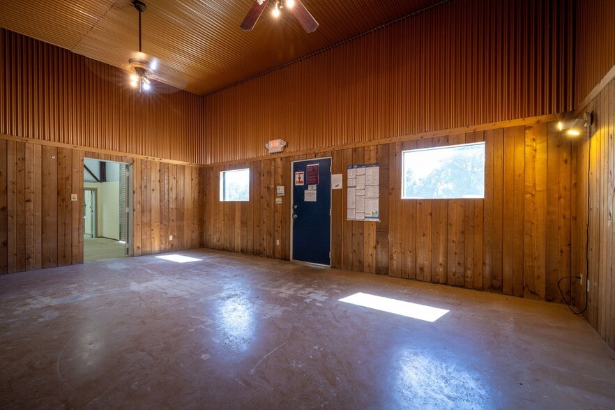 More Photos Of 180 Spring Mountain Dr, Canyon Lake Distribution For Sale