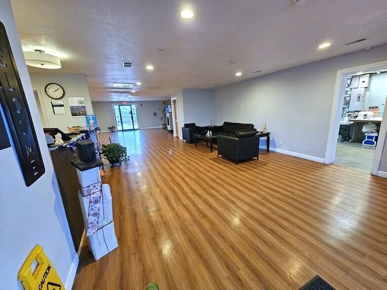 More Photos Of 1920 Bob Griffin Rd, Cameron Hotel For Sale