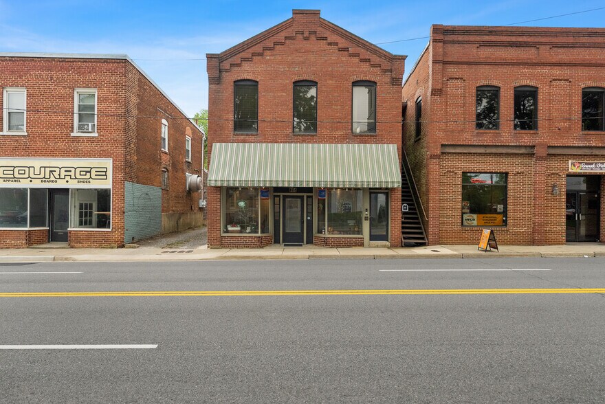 More Photos Of 215 W 3rd St, Farmville General Retail For Sale